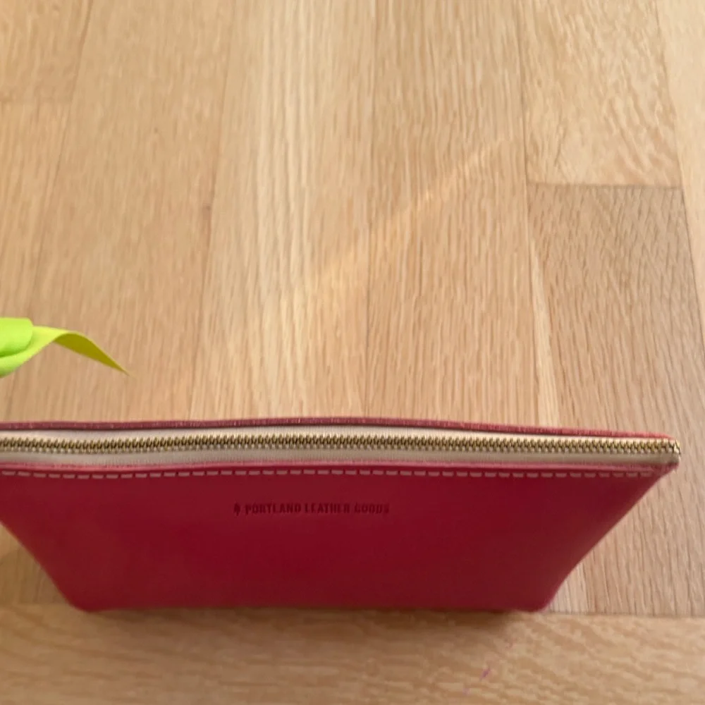 Portland Leather Pink Cosmetic Bag - Picture 2 of 3